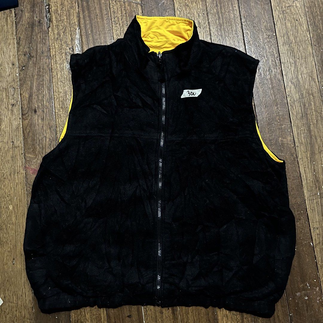 reversible Vest (Category: Coats, Jackets and Outerwear) located in Caloocan City. Submitted by jpeg.vaults (Listing ID 1456381912, Image 1). Description: reversible vest.