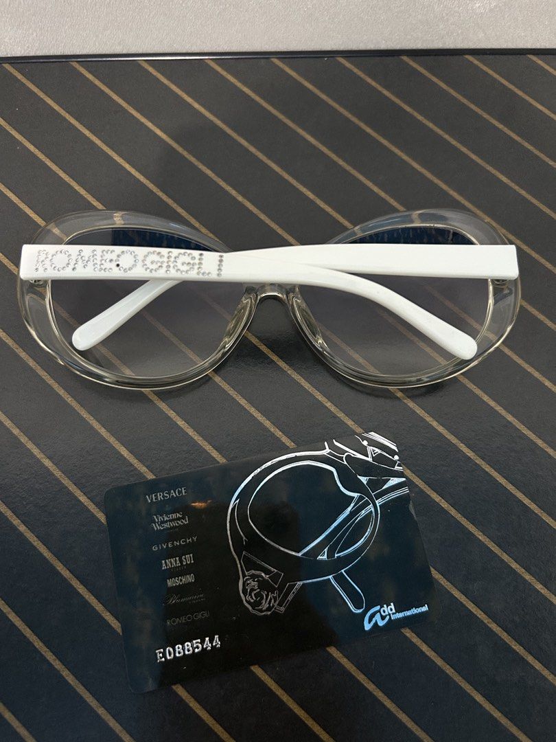 Romeo Gigli Oversized Oval Sunglasses (Category: Luxury Accessories) located in Quezon City. Submitted by jjsurplus_23 (Listing ID 1456381027, Image 2). Description: .