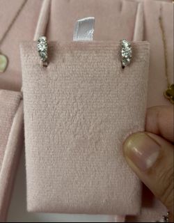 (Category: ) located in . Submitted by katmandulovesmakeup (Listing ID 1456268018, Image 1). Description: .