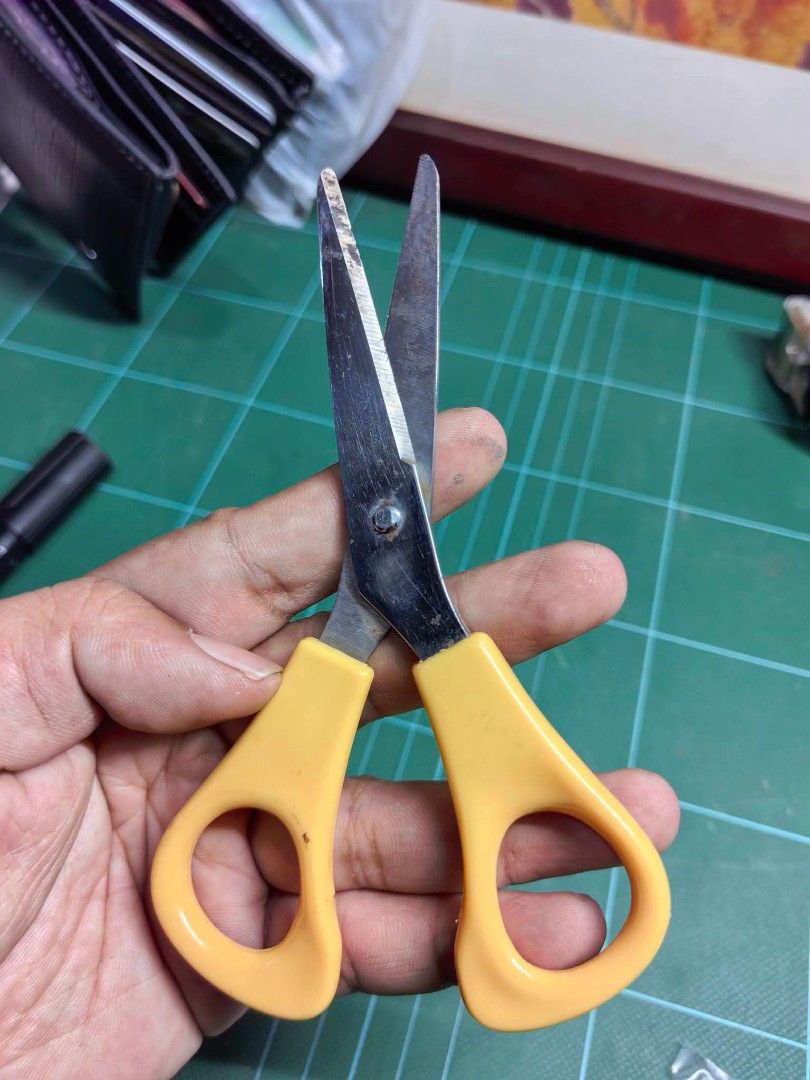 Scissors (Category: Craft Supplies & Tools) located in Cebu City. Submitted by dudes_villanueva (Listing ID 1456258644, Image 2). Description: Scissors 📌 In very good condition. Need cleaning. Wala nakong time..