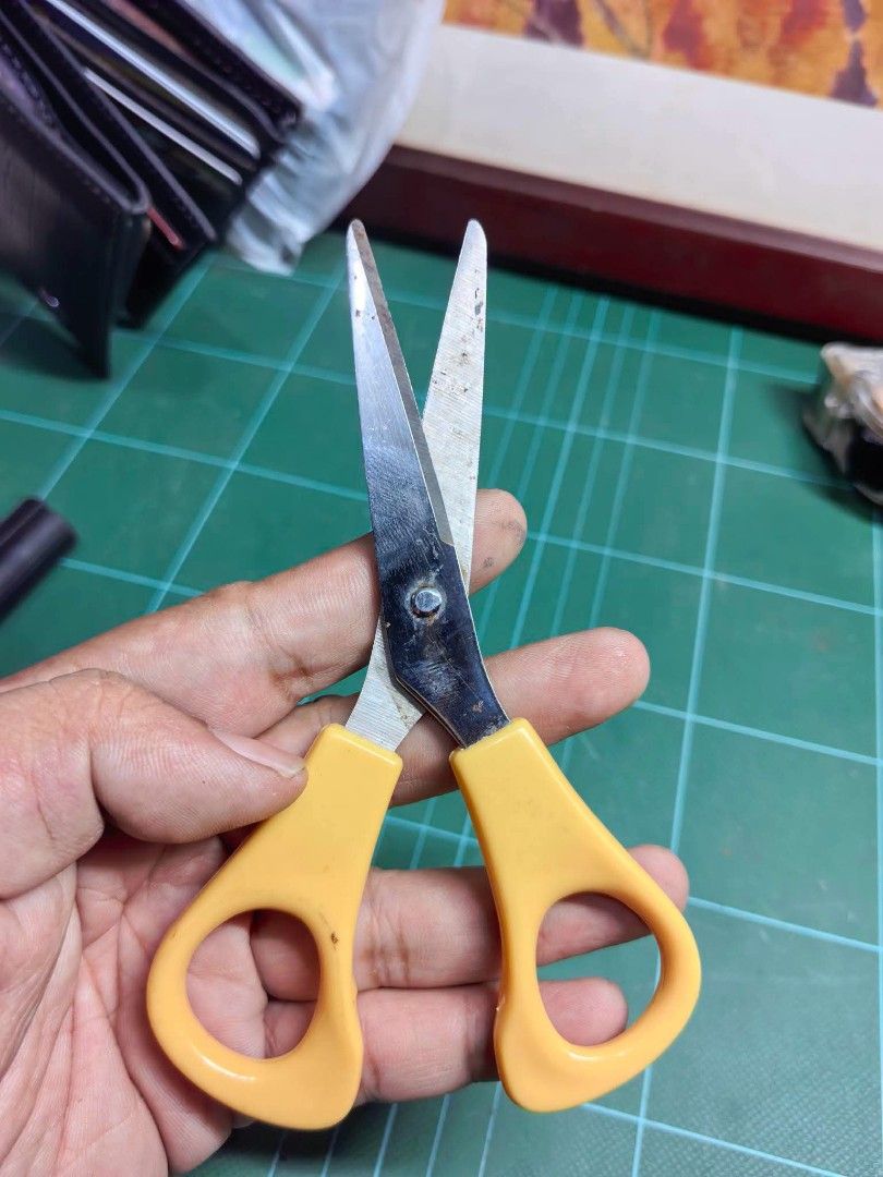 Scissors (Category: Craft Supplies & Tools) located in Cebu City. Submitted by dudes_villanueva (Listing ID 1456258644, Image 1). Description: Scissors 📌 In very good condition. Need cleaning. Wala nakong time..