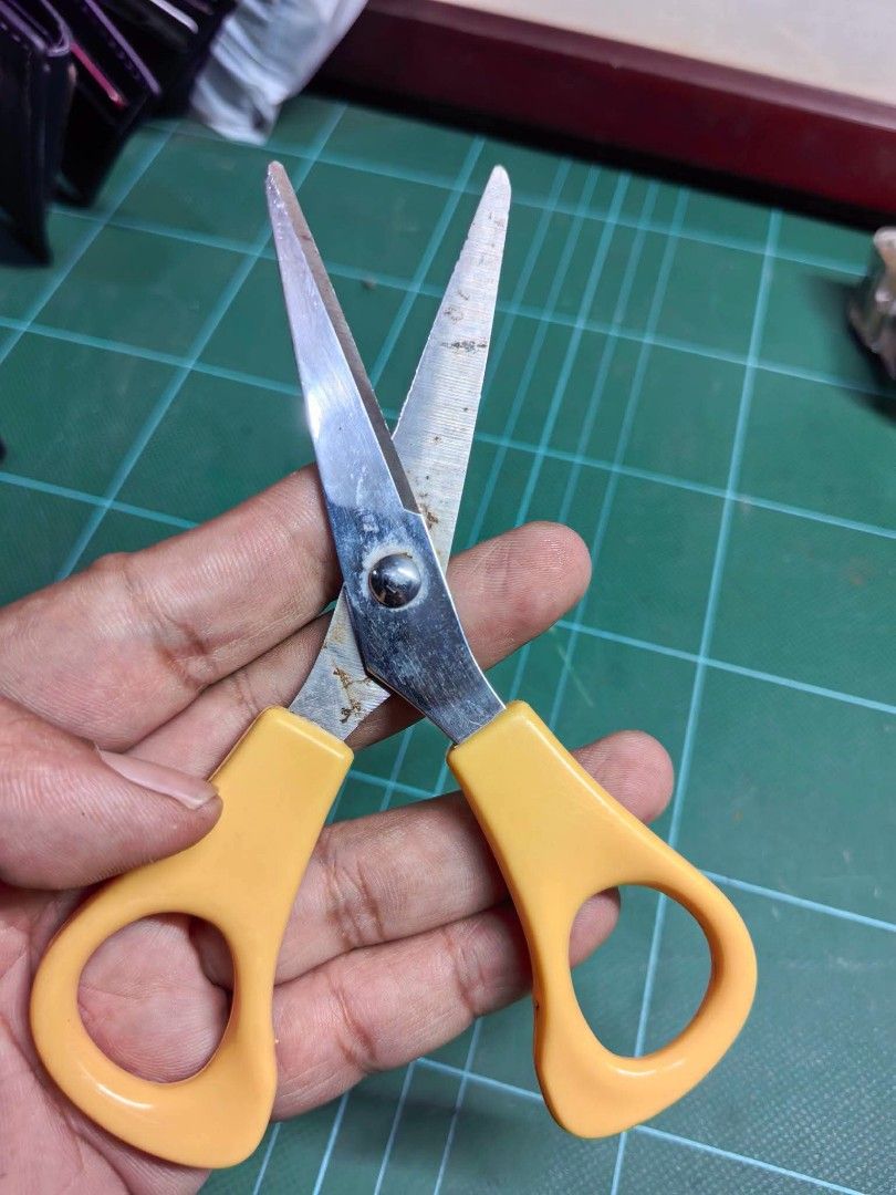 Scissors (Category: Craft Supplies & Tools) located in Cebu City. Submitted by dudes_villanueva (Listing ID 1456258644, Image 3). Description: Scissors 📌 In very good condition. Need cleaning. Wala nakong time..