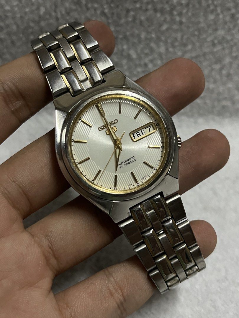 Seiko 5 7S26-00Y0 (Category: Men's Watches) located in Cagayan de Oro. Submitted by classictimepieces (Listing ID 1456246549, Image 3). Description: timeless elegance with a touch of vintage charm. Featuring a refined silver textured dial, elegant gold-tone hands and markers, and the subtle two-tone detailing gives this automatic timepiece a sophisticated look that works effortlessly from casual to formal. ▸ 7S26 movement ▸ Automatic (Self-windin