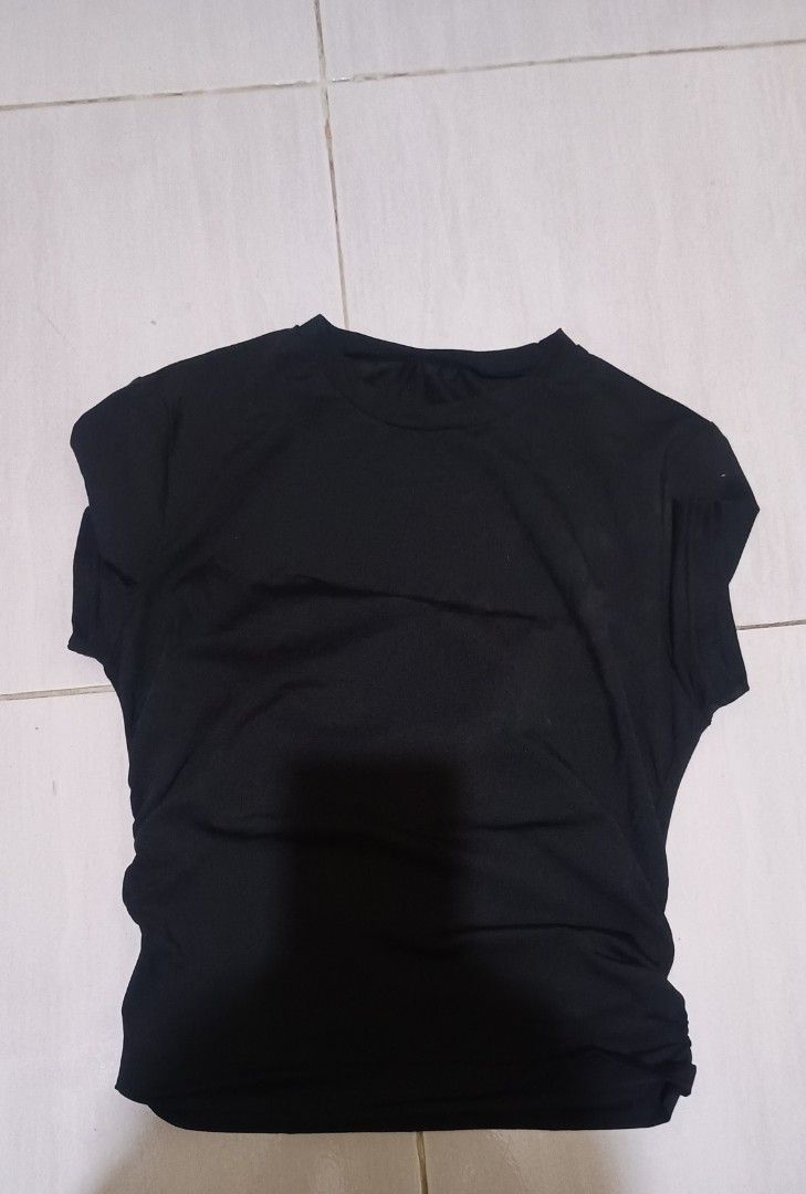 SHEIN black side ruched t-shirt (Category: Shirts) located in Liloan. Submitted by jonahmayaa (Listing ID 1456329898, Image 1). Description: - black t-shirt from SHEIN - trendy ruched detailing on the side - size: small to large rfs: decluttering location: liloan, cebu mop: gcash/maribank mod: j&t ( sf shouldered by buyer) meet up: sm city cebu.