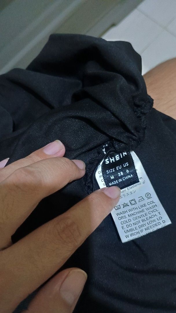 SHEIN black side ruched t-shirt (Category: Shirts) located in Liloan. Submitted by jonahmayaa (Listing ID 1456329898, Image 2). Description: - black t-shirt from SHEIN - trendy ruched detailing on the side - size: small to large rfs: decluttering location: liloan, cebu mop: gcash/maribank mod: j&t ( sf shouldered by buyer) meet up: sm city cebu.