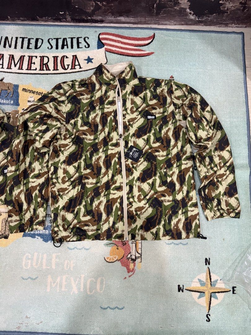 stussy windbreaker (Category: Coats, Jackets and Outerwear) located in Santiago. Submitted by immikehell (Listing ID 1456312876, Image 2). Description: stussy windbreaker jacket available size large medium brand new dead stock " 2000".