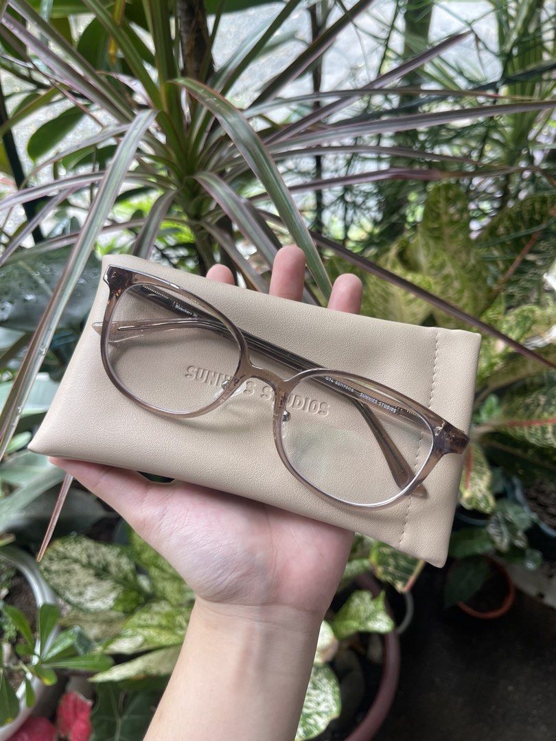 Sunnies Studios Bleecker Wide in Fawn (Category: Sunglasses & Eyewear) located in Muntinlupa City. Submitted by pinkprettyprincess (Listing ID 1456279199, Image 2). Description: Sunnies Studios Bleecker in Fawn 🤍 Bought last July 20 🤍 Used for a week only 🤍 RFS: I like my old frame better 🤍 Graded: R -.75 L -.50.
