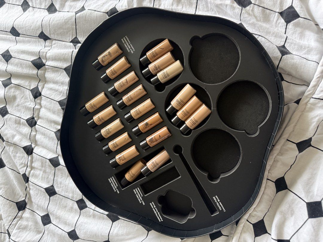 Take all Shiseido Foundation Sample (Category: Makeup) located in Imus. Submitted by diana2999 (Listing ID 1456416087, Image 2). Description: Perfect for makeup artist .