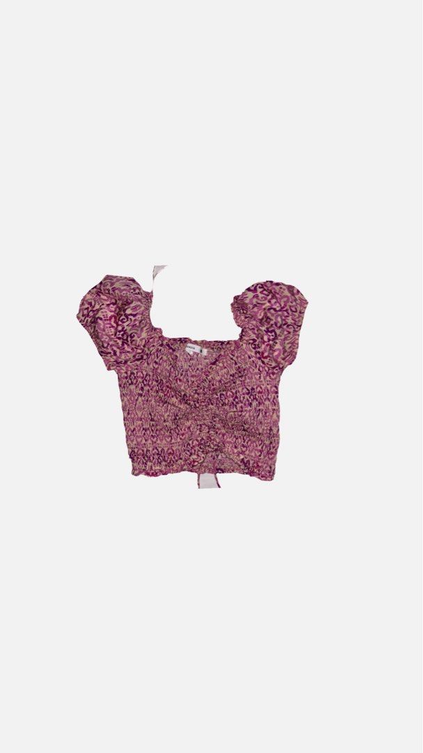 Terranova Pink Patterned Ruffled Skirt and Ruched Top Set (Category: Sets or Coordinates) located in Marikina City. Submitted by silantrosnachos (Listing ID 1456364728, Image 3). Description: ⤷ kindly read before purchase ❕ - 400 as a set ( top only: 200 | skirt only: 280) - used twice only - decluttering! all prices are nego :) MOP: GCash MOD: Lalamove/J&T (sf shouldered by buyer) Loc: Marikina City.