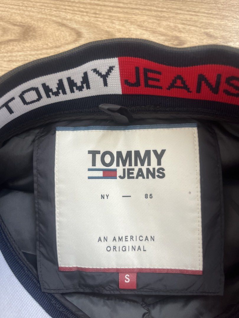 tommy hilfiger puffer jacket (Category: Coats, Jackets and Outerwear) located in Cebu City. Submitted by fierce.vincent (Listing ID 1456393686, Image 3). Description: tommy hilfiger puffer jacket good as new 19.5 x 26 / small on tag 1450 + sf.