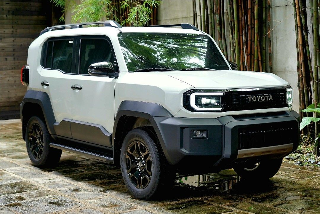 Toyota FJ Cruiser (Category: New Cars) located in Quezon City. Submitted by autosource (Listing ID 1456421163, Image 1). Description: 2026 Land Cruiser FJ Pearl White on Black VX Top of the line variant 4x4 Automatic Brand new Casa release Includes 1 year insurance and 3 years LTO registration. Unit on hand and ready..