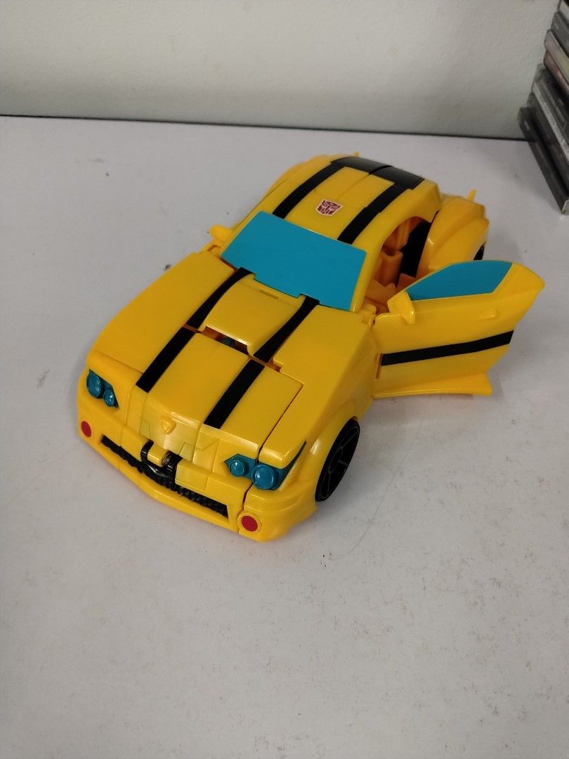 TRANSFORMERS-BUMBLEBEE (Category: Action & Battle Toys) located in Pontian. Submitted by mauliddin1609 (Listing ID 1456319320, Image 3). Description: TRANSFORMERS-TRANSFORMERS -ITEM LOOSE WITHOUT BOX -CONDITION 8/10 -PRICE RM30 -POSTAGE ADD RM10 SEMENANJUNG/ADD RM20 SABAH SARAWAK.