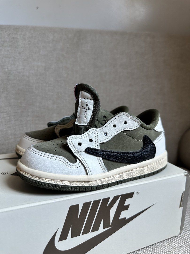 Travis Scott Med Olive 8c (Category: Babies & Kids Fashion) located in Laoag. Submitted by swttrish (Listing ID 1456359183, Image 3). Description: No issue Complete shoe laces with unused pink lace With sticker 💯 auth. Loc: Laoag City Can ship thru jnt SF will be shouldered by buyer Pass sa low baller. Bought BN.