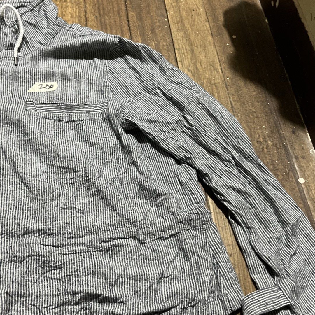 turtleneck croptop buttoned jacket (Category: Coats, Jackets and Outerwear) located in Caloocan City. Submitted by jpeg.vaults (Listing ID 1456388732, Image 3). Description: for women.