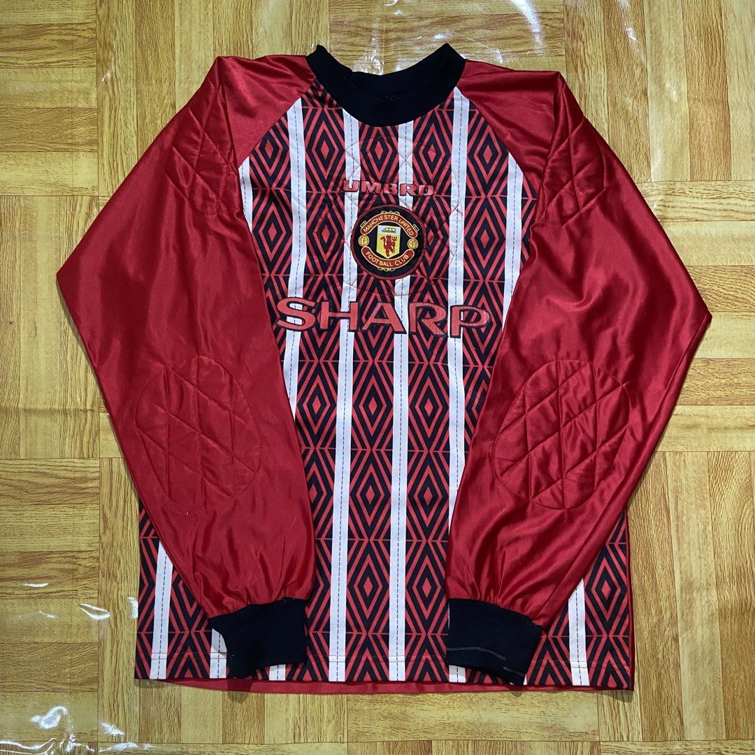 Umbro Sharp Manchester Football Jersey (Category: Activewear) located in Dasmarinas. Submitted by thrift2gems (Listing ID 1456296648, Image 1). Description: Umbro Sharp Manchester Football Jersey✨ -WIDTH: 23 -LENGTH: 29 -COLOR RATE: 9.5/10 -CONDITION: 9.5/10 -ISSUE: NONE.