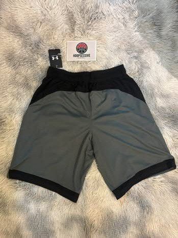 Under Armour Men's Grey Black Athletic Shorts (Category: Activewear) located in Manila. Submitted by hoopsessive (Listing ID 1456418211, Image 3). Description: - Brand: Under Armour - Color: Grey and Black - Features: Elastic waistband with drawstring, side pockets - Material: Comfortable and breathable fabric - Ideal for: Training, gym, or everyday casual wear.
