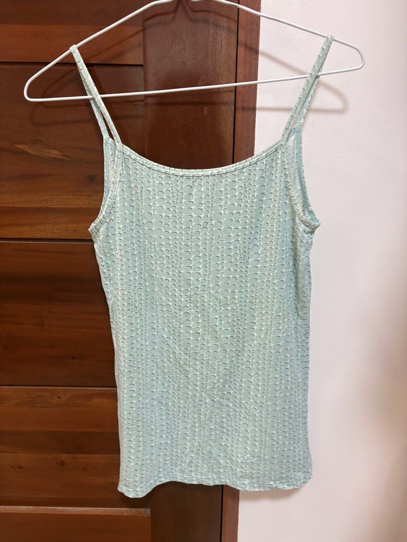Uniqlo Airism Camisole (Category: Sleeveless) located in Quezon City. Submitted by jjccly (Listing ID 1456283128, Image 2). Description: .