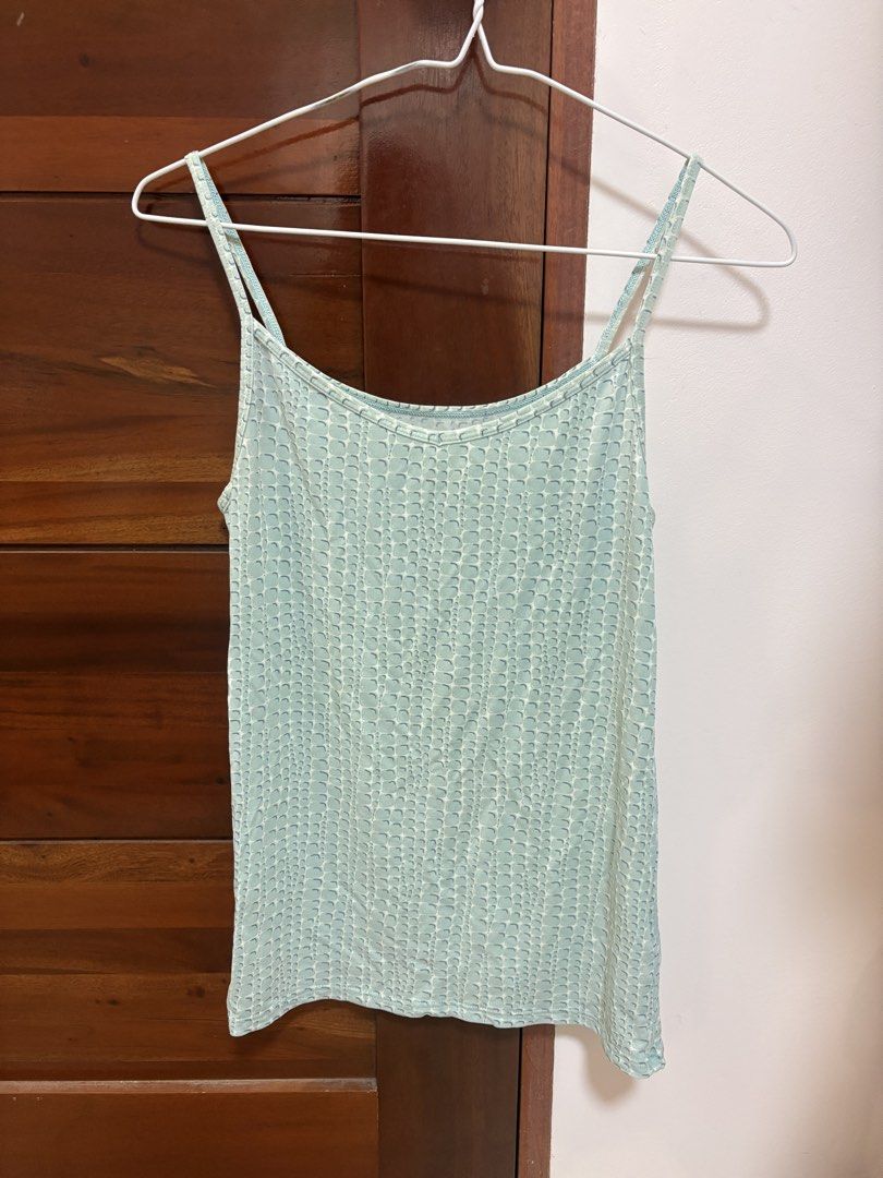 Uniqlo Airism Camisole (Category: Sleeveless) located in Quezon City. Submitted by jjccly (Listing ID 1456283128, Image 1). Description: .