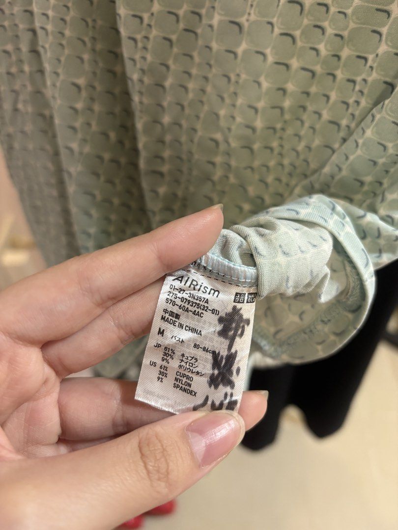 Uniqlo Airism Camisole (Category: Sleeveless) located in Quezon City. Submitted by jjccly (Listing ID 1456283128, Image 3). Description: .