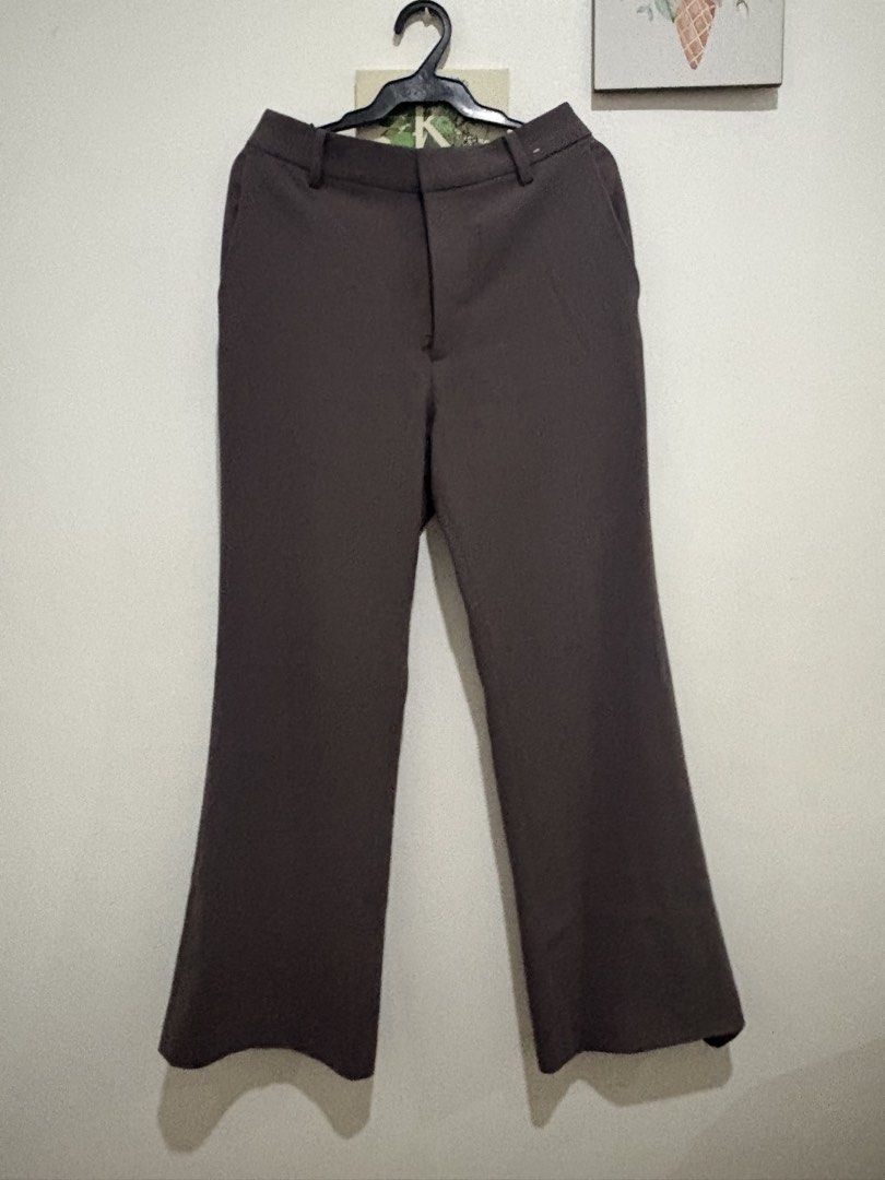 Uniqlo Drape Flared Pants Trousers in Grey (Small) (Category: Other Bottoms) located in Paranaque City. Submitted by handledwcare (Listing ID 1456315632, Image 1). Description: 58cm issues: fallen hem, can be repaired. had my other trousers repaired in sm before.