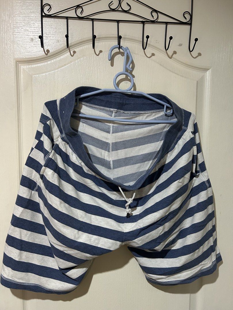 Uniqlo Striped Lounge Shorts (Category: Shorts) located in Manila. Submitted by dal527 (Listing ID 1456415547, Image 1). Description: - Comfy Uniqlo lounge shorts - Classic blue and white stripes - Elastic waistband with adjustable drawstring - Made from a soft cotton blend - Ideal for lounging at home or casual outings.