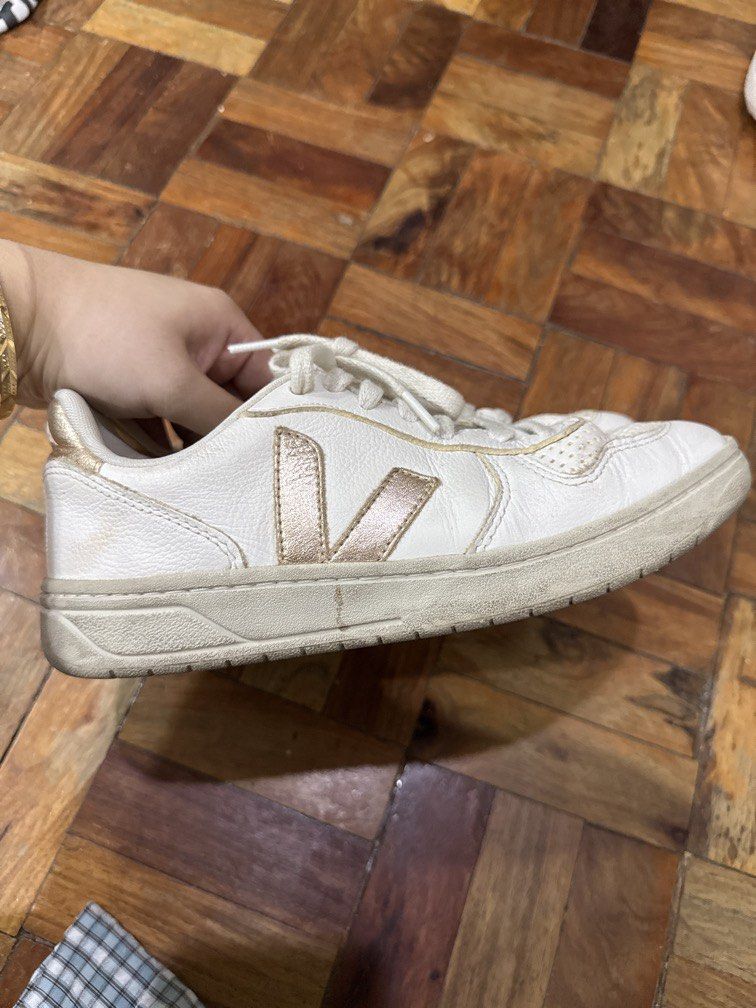 Veja gold sneakers (Category: Sneakers) located in Manila. Submitted by katsthingamagigs (Listing ID 1456291392, Image 3). Description: Well-loved, needs cleaning, but not abused! Rfs: decluttering .