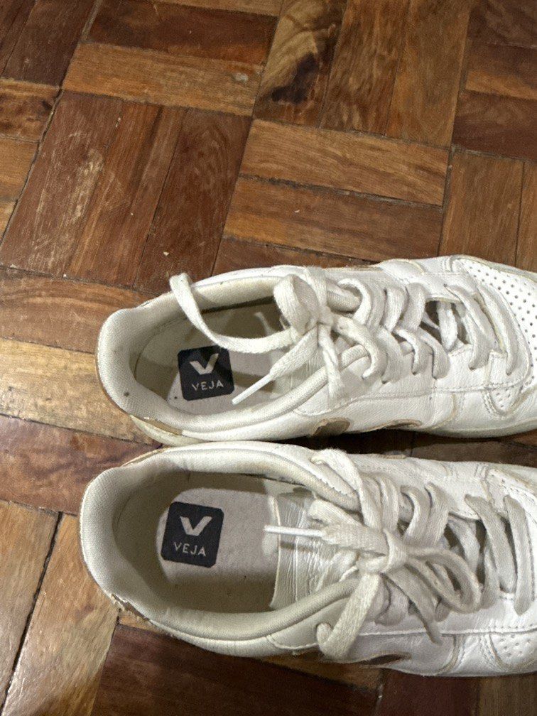 Veja gold sneakers (Category: Sneakers) located in Manila. Submitted by katsthingamagigs (Listing ID 1456291392, Image 2). Description: Well-loved, needs cleaning, but not abused! Rfs: decluttering .