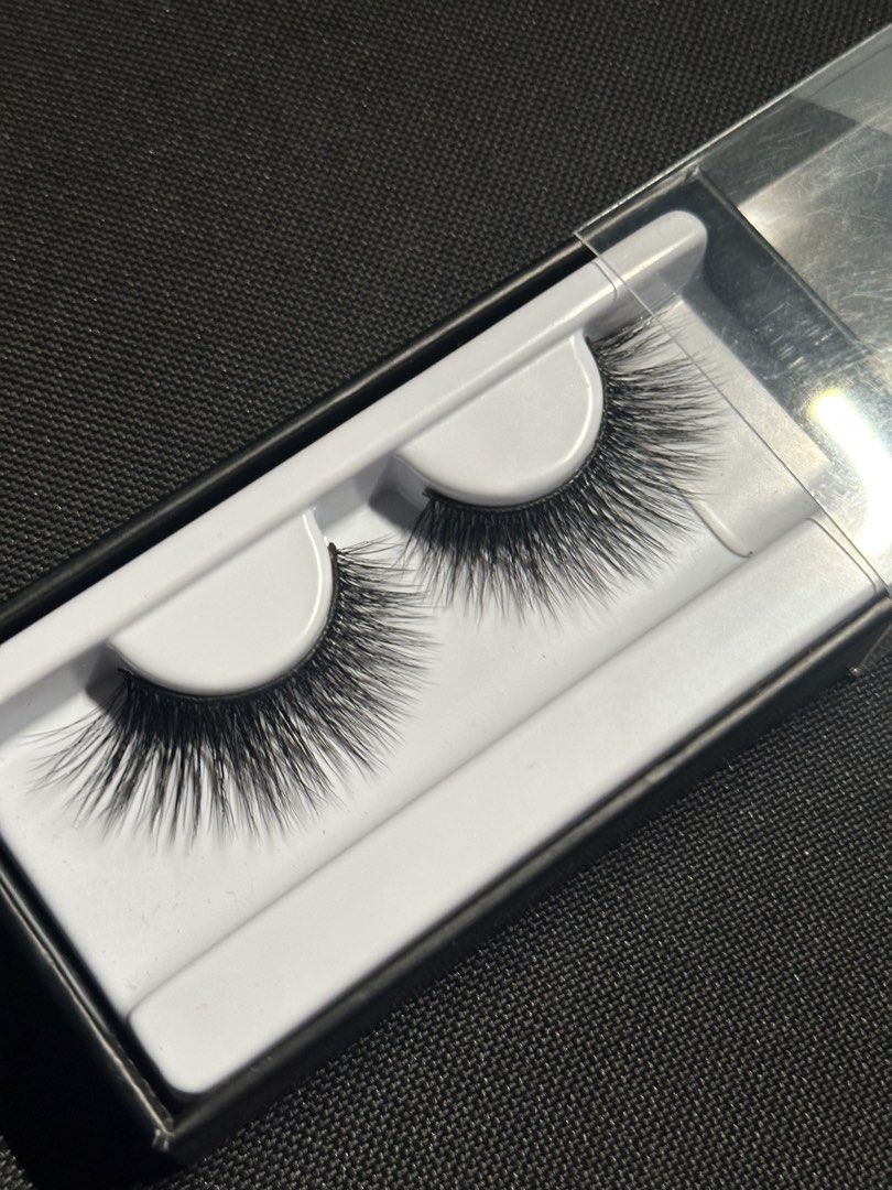 Velour Vegan Luxe False Lashes (Run the World) (Category: Makeup) located in Cebu City. Submitted by want.department (Listing ID 1456352235, Image 2). Description: 📌READ - SRP: 1,630 - Authentic Velour Lashes - RUN THE WORLD - Opened but NEVER USED - Packaging has scratches - Bought this from sephora - Not trimmed 📌RFS - Too long :( 📌 NOTE - FREE shipping.