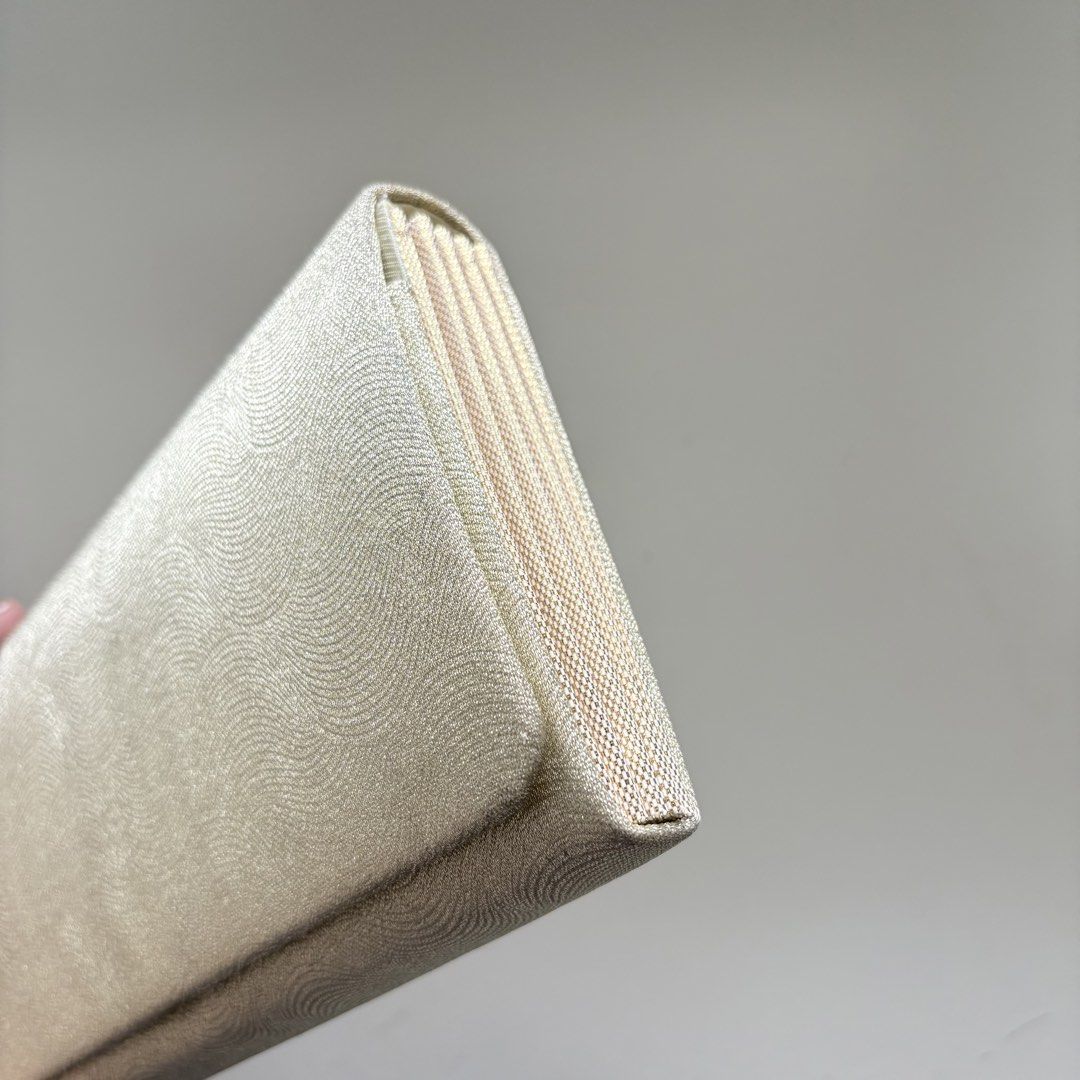 VINTAGE CLUTCH | PARTY BAG (Category: Clutches) located in Cainta. Submitted by prebyihellop (Listing ID 1456289735, Image 3). Description: What you see is what you get Good condition Issue— with minimal stain .