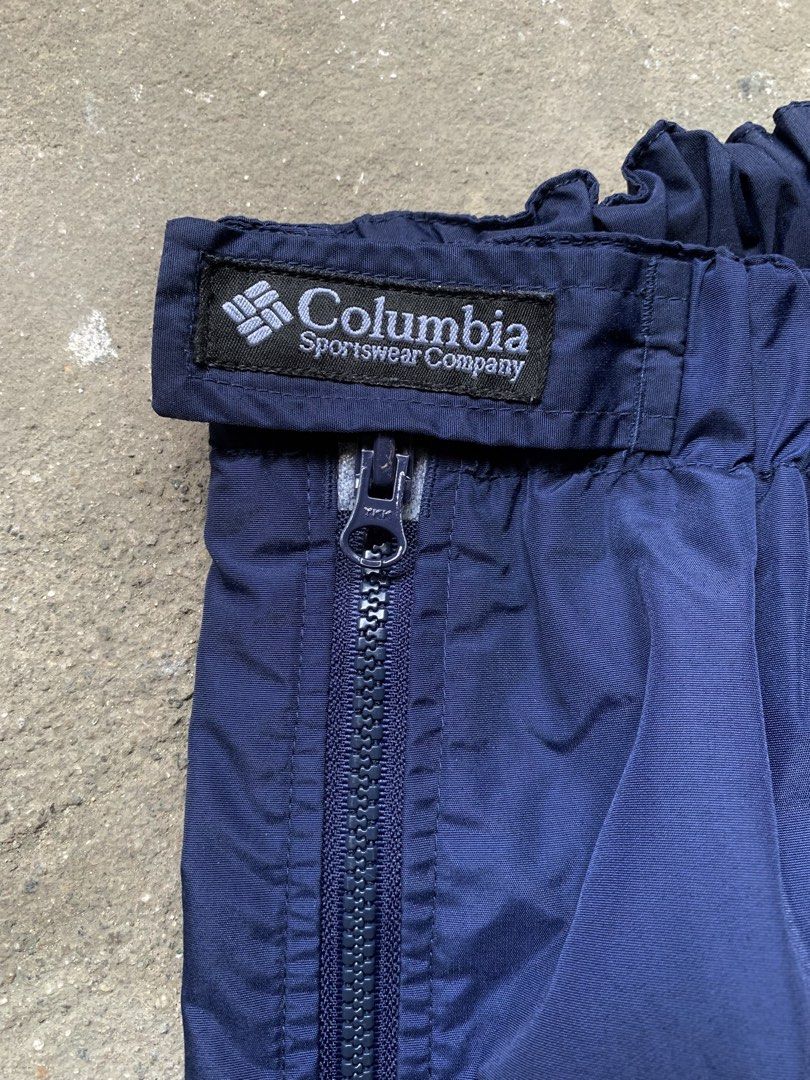 Vintage Columbia Full-Zip Rain Pants (Category: Activewear) located in Angeles City. Submitted by _choloman (Listing ID 1456245377, Image 3). Description: Vintage Columbia Full-Zip Rain Pants fits large to men size waist: 26-36 length: 43” leg op: 8” Condition: 9.5/10 Issue: None [Actual color may vary due to lighting] Price: ₱1,199 shipped! Shipping via J&T Express 📍 Location: Pampanga.