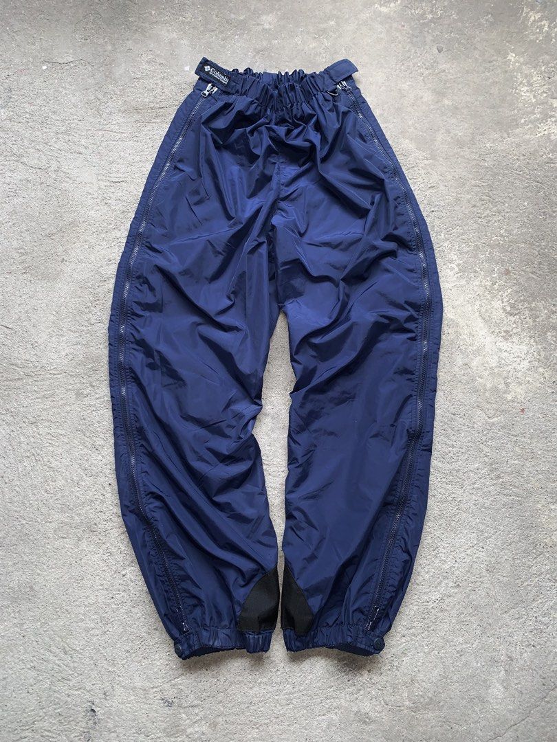 Vintage Columbia Full-Zip Rain Pants (Category: Activewear) located in Angeles City. Submitted by _choloman (Listing ID 1456245377, Image 2). Description: Vintage Columbia Full-Zip Rain Pants fits large to men size waist: 26-36 length: 43” leg op: 8” Condition: 9.5/10 Issue: None [Actual color may vary due to lighting] Price: ₱1,199 shipped! Shipping via J&T Express 📍 Location: Pampanga.