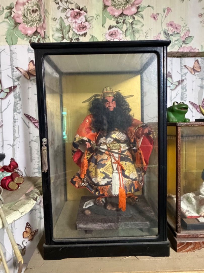Vintage Japanese Doll in Display Case (Category: Vintage Collectibles) located in Bacoor. Submitted by prelovedbyparis (Listing ID 1456420380, Image 2). Description: Beautiful Japanese doll in a display case. Features a traditional kimono and a gold backdrop. Great for collectors or decor. Available for take all -negotiable May iba pa pong available na items from japan, di lang po napicturan pa.