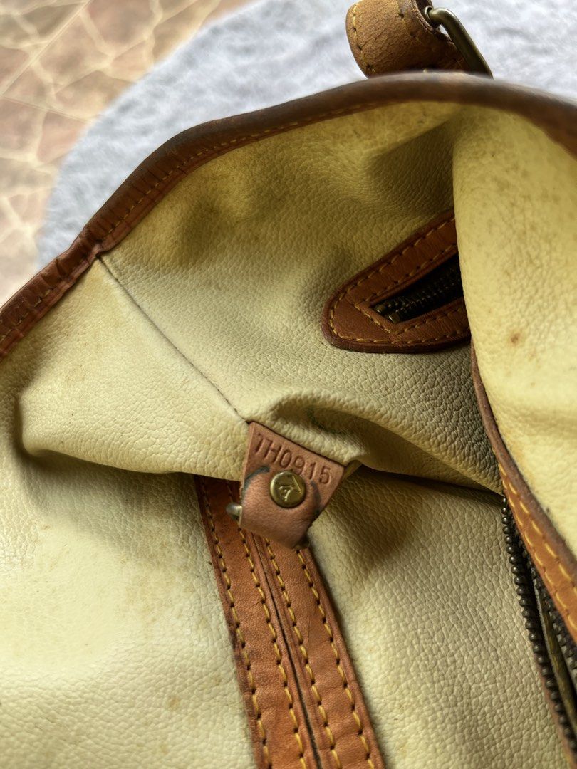 VINTAGE LV BUCKET TOTEBAG (Category: Tote Bags) located in Dipolog. Submitted by janja2002 (Listing ID 1456390287, Image 3). Description: MISSING one button but No issue yung mga leather nya Sobrang solid po.