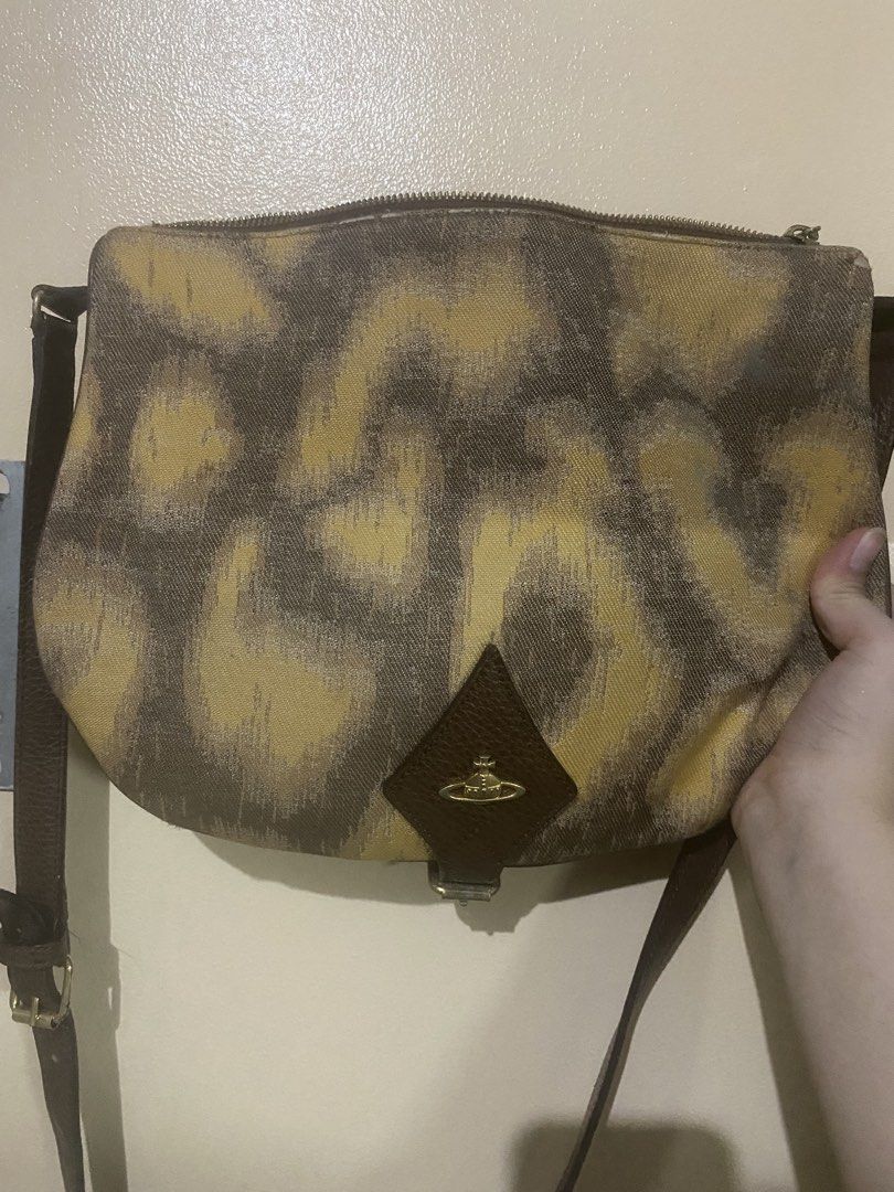 Vivienne Westwood Bag (Category: Cross-body Bags) located in Quezon City. Submitted by elisabelle21 (Listing ID 1456387768, Image 1). Description: WYSIWYG, has signs of wear..