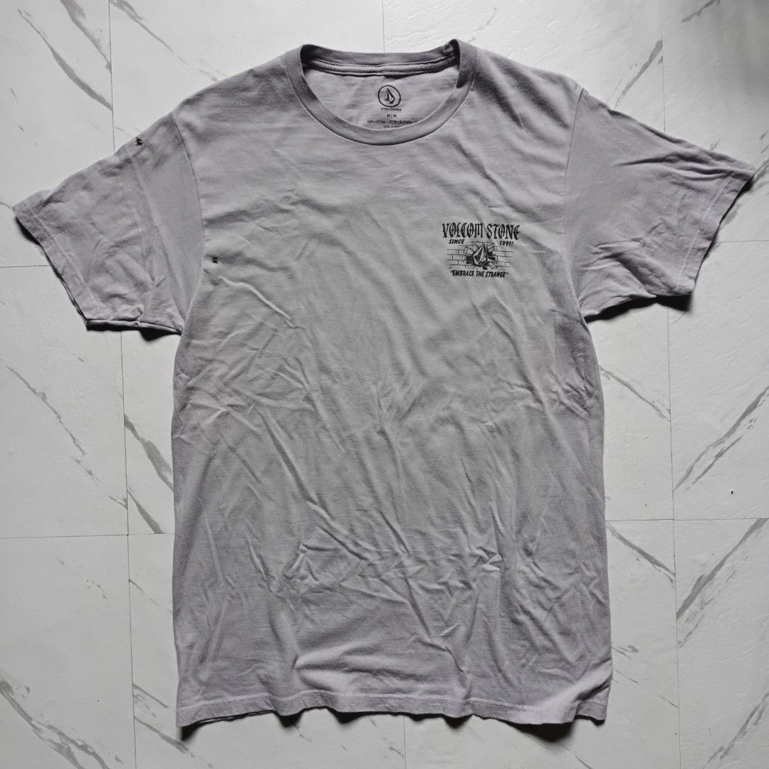 Volcom Tee (Category: Tshirts & Polo Shirts ) located in Caloocan City. Submitted by djredgie1682933 (Listing ID 1456330571, Image 1). Description: VOLCOM SIZE:MEDIUM DIMES:19x28.5 👉 400+SF 👉 EXCELLENT CONDITION 📩 DM FOR OTHER DETAILS 👉 NO RESERVATIONS 👉 PAYMENT FIRST 👉 NO COD,NO COP 💸 MOP:GCASH OR PALAWAN EXP. 🚛 COURIER:J&T ONLY.