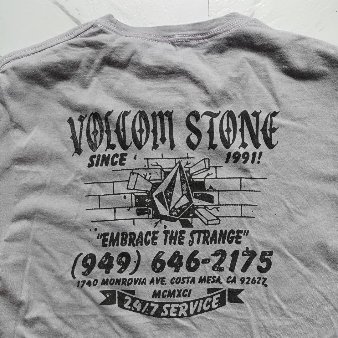 Volcom Tee (Category: Tshirts & Polo Shirts ) located in Caloocan City. Submitted by djredgie1682933 (Listing ID 1456330571, Image 2). Description: VOLCOM SIZE:MEDIUM DIMES:19x28.5 👉 400+SF 👉 EXCELLENT CONDITION 📩 DM FOR OTHER DETAILS 👉 NO RESERVATIONS 👉 PAYMENT FIRST 👉 NO COD,NO COP 💸 MOP:GCASH OR PALAWAN EXP. 🚛 COURIER:J&T ONLY.