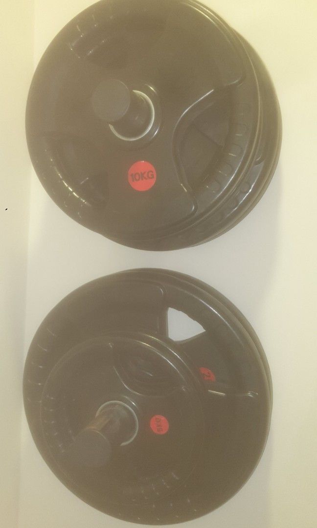 Weights (Category: Everything Else) located in Singapore. Submitted by toysmad (Listing ID 1456359502, Image 3). Description: 2 x 20kg 2x 15kg 4x 10kg 2x 5kg All for $160.