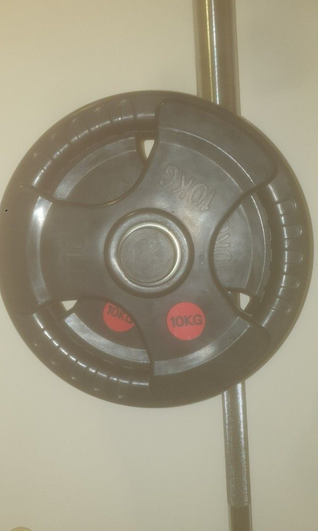 Weights (Category: Weights & Dumbbells) located in Singapore. Submitted by toysmad (Listing ID 1456359502, Image 4). Description: 2 x 20kg 2x 15kg 4x 10kg 2x 5kg All for $160.