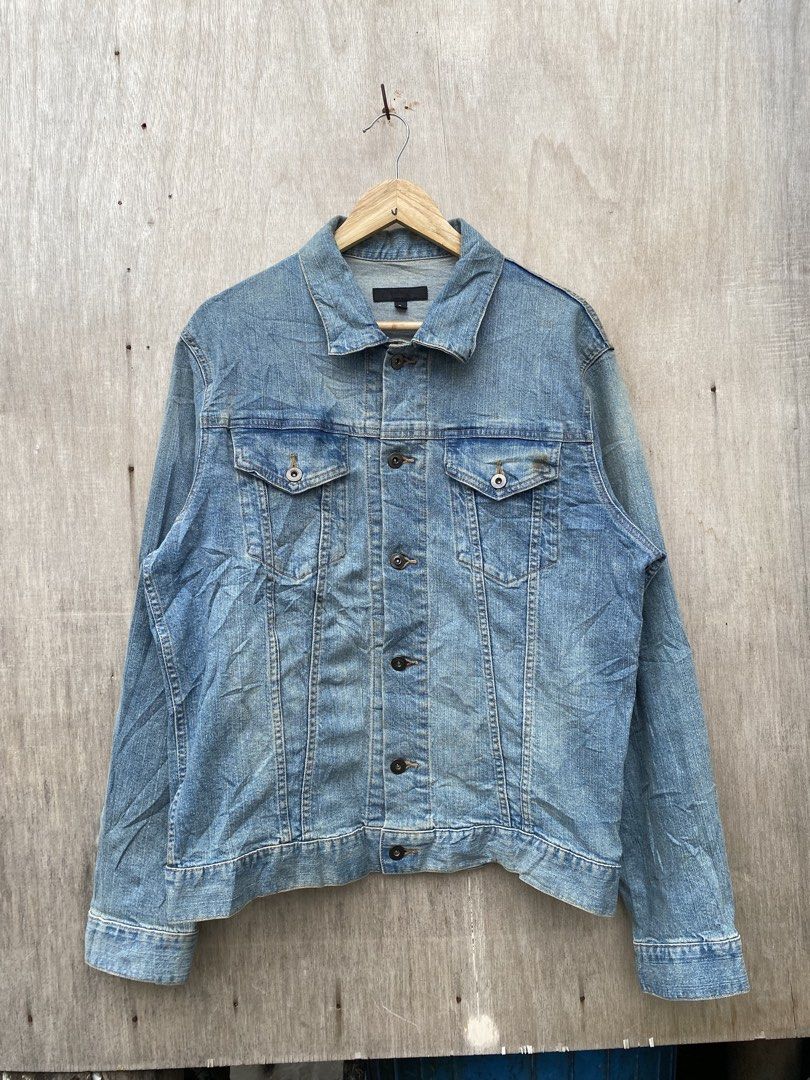 WOMENS UNIQLO DENIM TRUCKER JACKET (Category: Coats, Jackets and Outerwear) located in Bantayan. Submitted by resuscitate.ph (Listing ID 1456321457, Image 1). Description: UNIQLO WOMENS DENIM TRUCKER JACKET GOOD CONDITION NEED WASH .