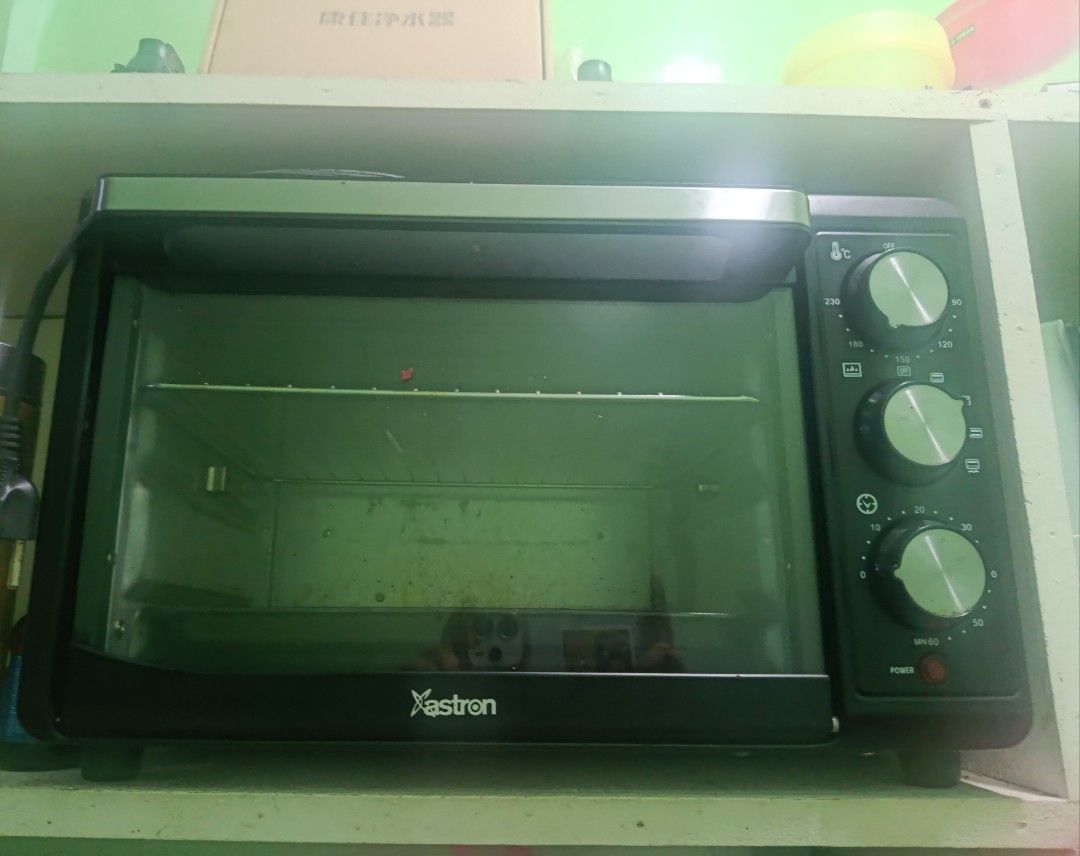 Astron Oven (Category: Ovens & Toasters) located in Taguig. Submitted by prelovedbydarra (Listing ID 1456343905, Image 1). Description: Astron oven for sale. Has temperature and timer controls. Good for baking. Some signs of use inside, but works well. Ready for a new home..