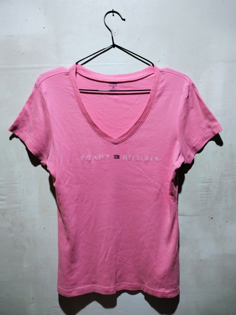 Y2K tommy Hilfiger (Category: Shirts) located in San Joaquin. Submitted by myksss19 (Listing ID 1456300839, Image 1). Description: need wash only no majort flaws.