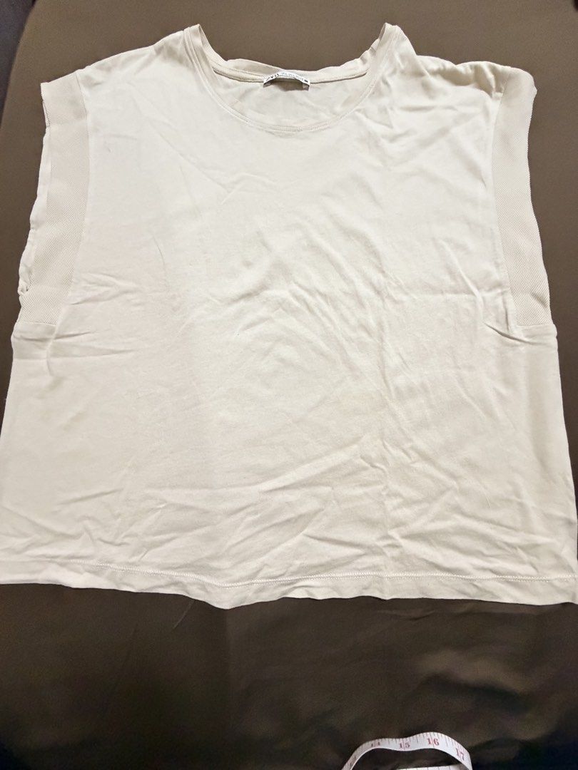 Zara boxy top / shirt (Category: Shirts) located in Quezon City. Submitted by bloompicks (Listing ID 1456387883, Image 2). Description: No issues. Beige color.