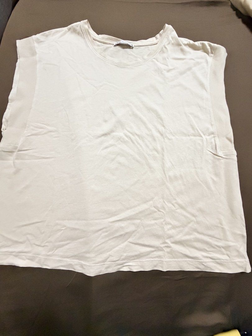 Zara boxy top / shirt (Category: Shirts) located in Quezon City. Submitted by bloompicks (Listing ID 1456387883, Image 1). Description: No issues. Beige color.