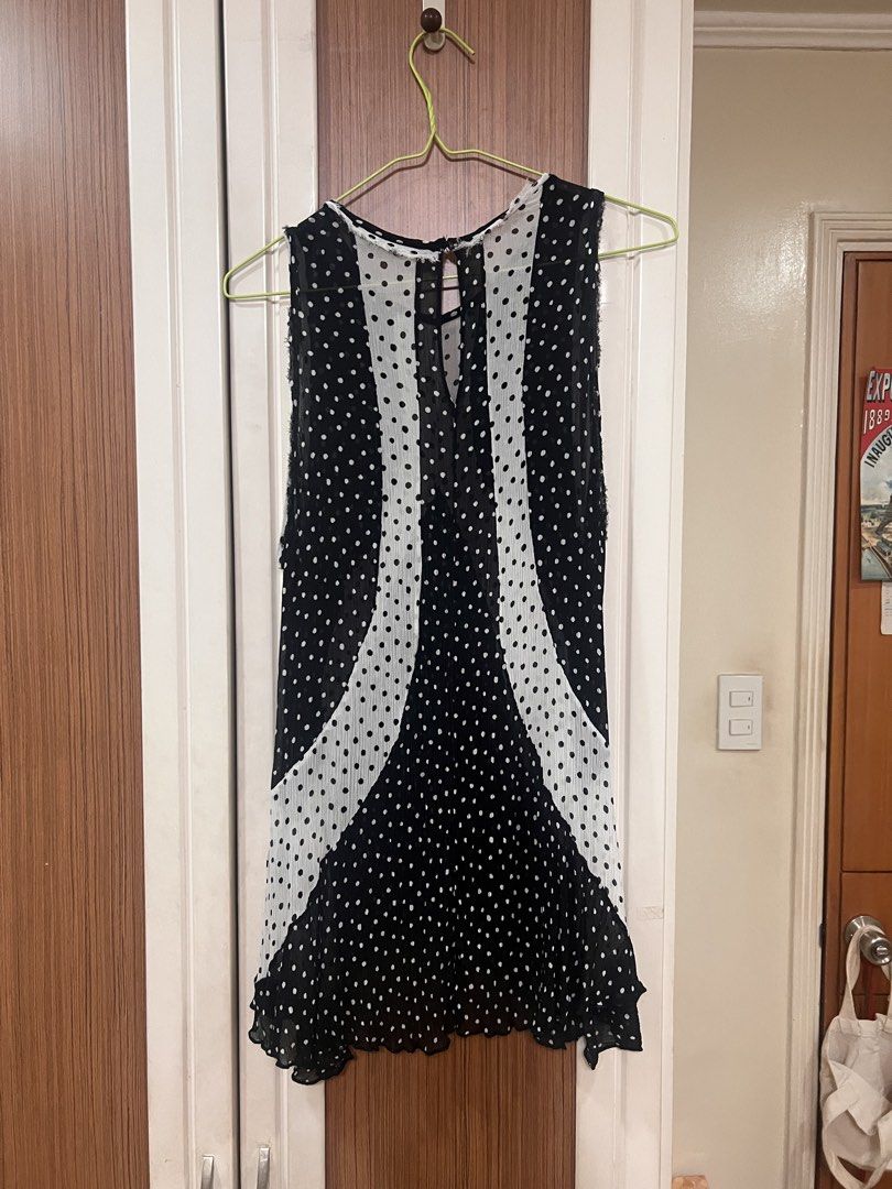 Zara Polka Dot Top (Category: Sleeveless) located in Quezon City. Submitted by lightningdream (Listing ID 1456346151, Image 2). Description: Semi sheet Zara polka dot top.