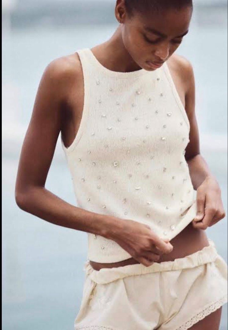 ZARA rhinestone knit tank top (Category: Sleeveless) located in San Simon. Submitted by katechicha96 (Listing ID 1456337836, Image 2). Description: .