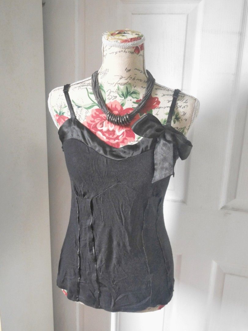 2000s Dark Coquette Shoujo Fatal Frame (Category: Sleeveless) located in Manila. Submitted by faiirytale (Listing ID 1456574412, Image 1). Description: ♡ . tank top ribbon · small · adjustable straps · LunaChix (brand) ₱100.