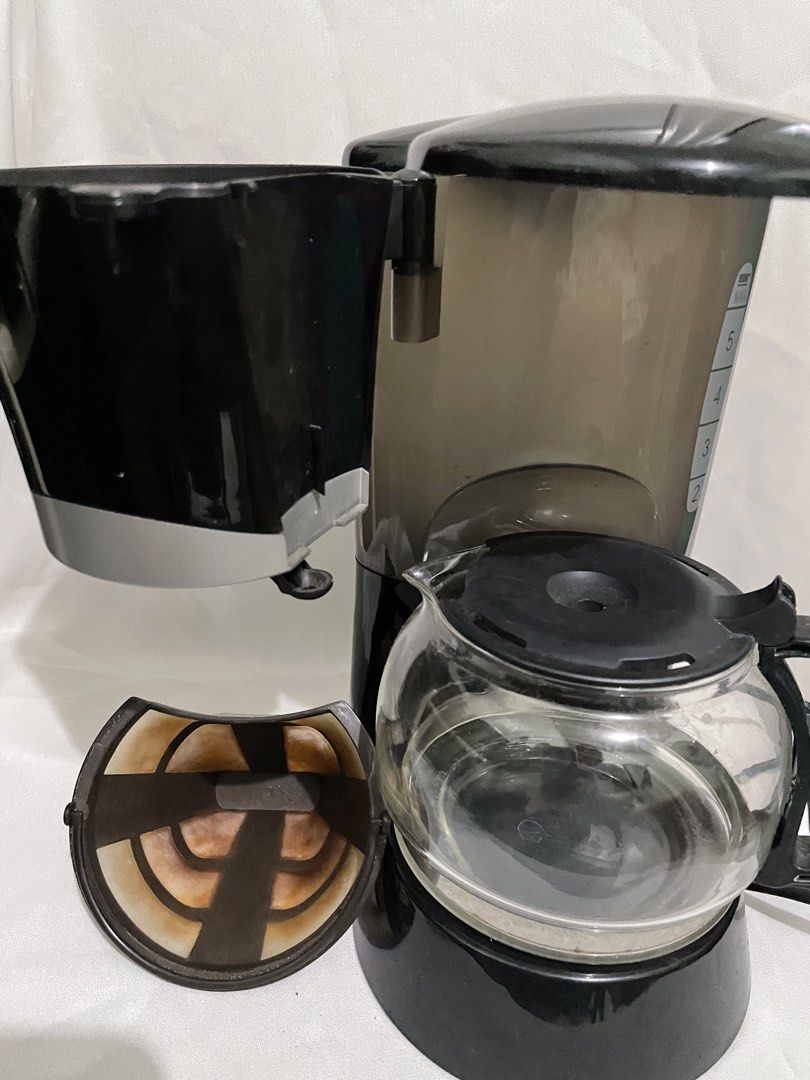 3D Cafe Aroma Plus CM-2022E Coffee Maker (Category: Coffee Machines & Makers) located in Quezon City. Submitted by izel10 (Listing ID 1456507671, Image 3). Description: 👉 3D Coffee Maker Aroma Plus 4 cups 👉 With actual pictures and video, product description included pleaae take time to read 👉 Item is sold on an “as is, where is”basis 👉 No issues, works fine. Just kept for a long time (I forgot i have this coffee maker) 👉 Shipping fee c/o bu