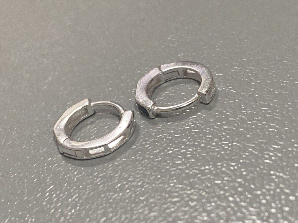 925 clip earrings with black strips 0.82g (Category: Earrings) located in Manila. Submitted by metaleaaaa (Listing ID 1456474935, Image 2). Description: nontarnish, real 925, lightweight, hypoallergenic .