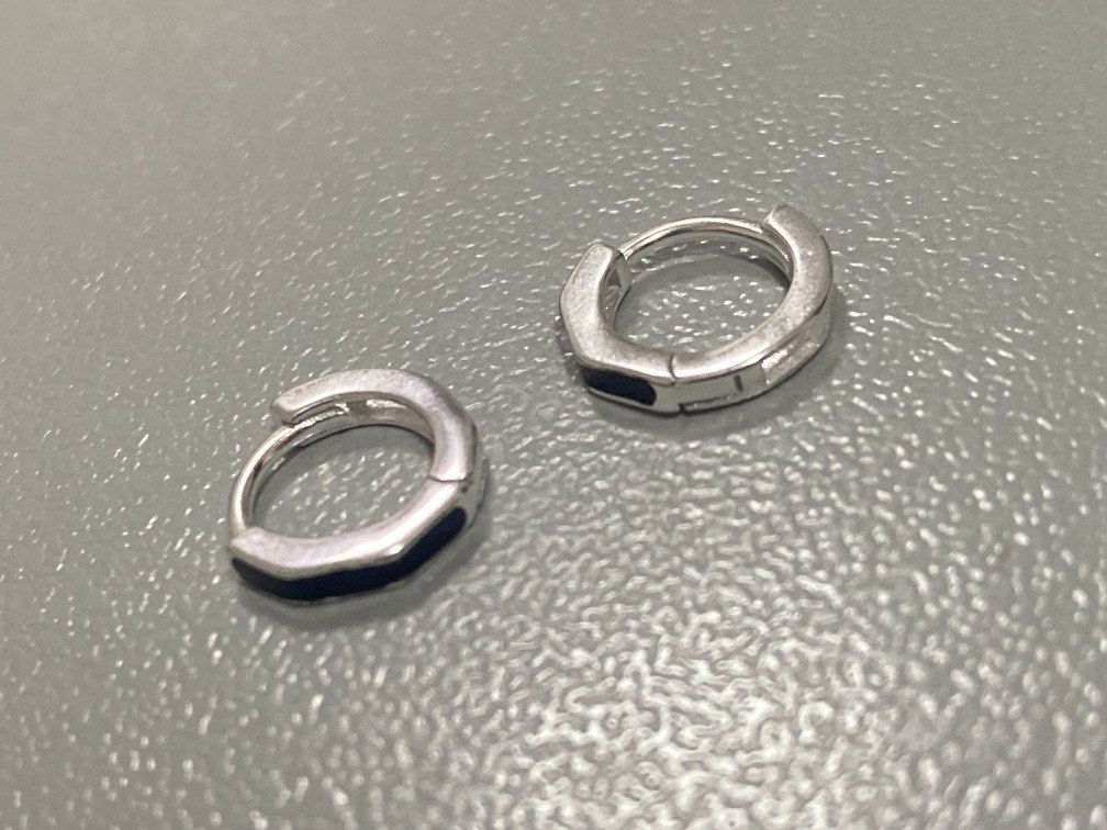 925 clip earrings with black strips 0.82g (Category: Earrings) located in Manila. Submitted by metaleaaaa (Listing ID 1456474935, Image 1). Description: nontarnish, real 925, lightweight, hypoallergenic .