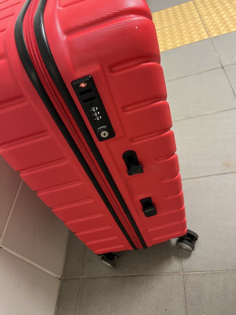 行李箱 （分類：旅遊 - 行李箱）位於 Hong Kong。 由 abcdleelee 提交（商品編號 1456593639，圖片 3）。簡介： 。
